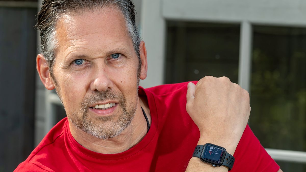 El Apple Watch salvó la vida de un británico: su corazón se detuvo 138 veces en 48 horas