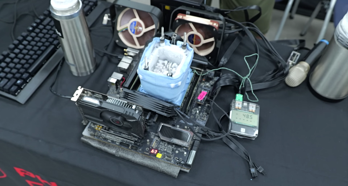 Il chip Xeon di generazione Rapids Sapphire a 16 core di Intel è overcloccato a 7,2 GHz, ma non supera i test sulle prestazioni