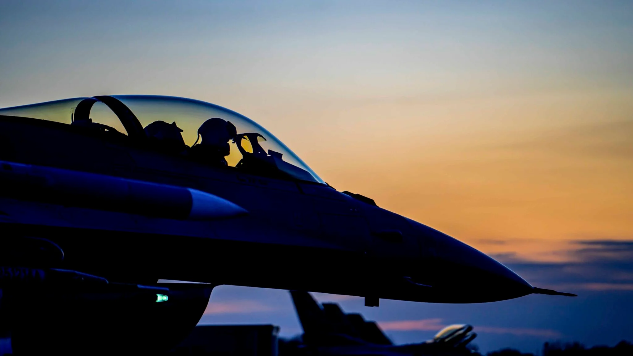 Biden genehmigt die Ausbildung ukrainischer Piloten an F-16 Fighting Falcon-Kampfflugzeugen