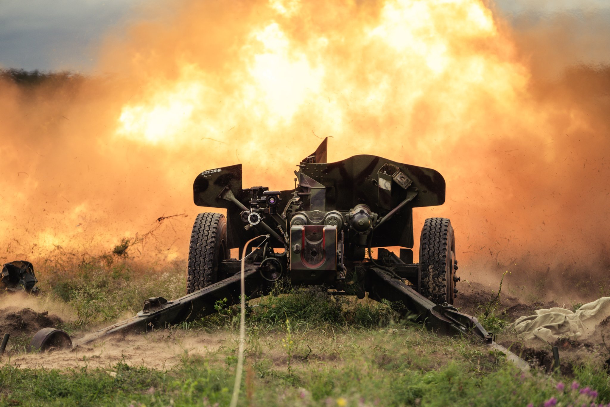 La Garde nationale ukrainienne montre des images de canons MT-12 Rapira