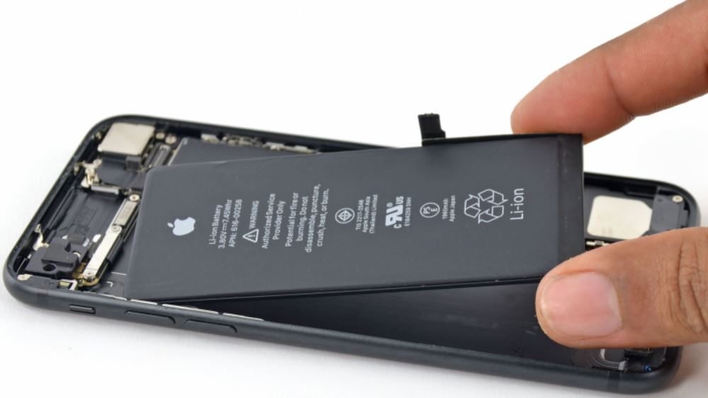 Apple sube el coste del cambio de batería en todos los smartphones excepto en el iPhone 14