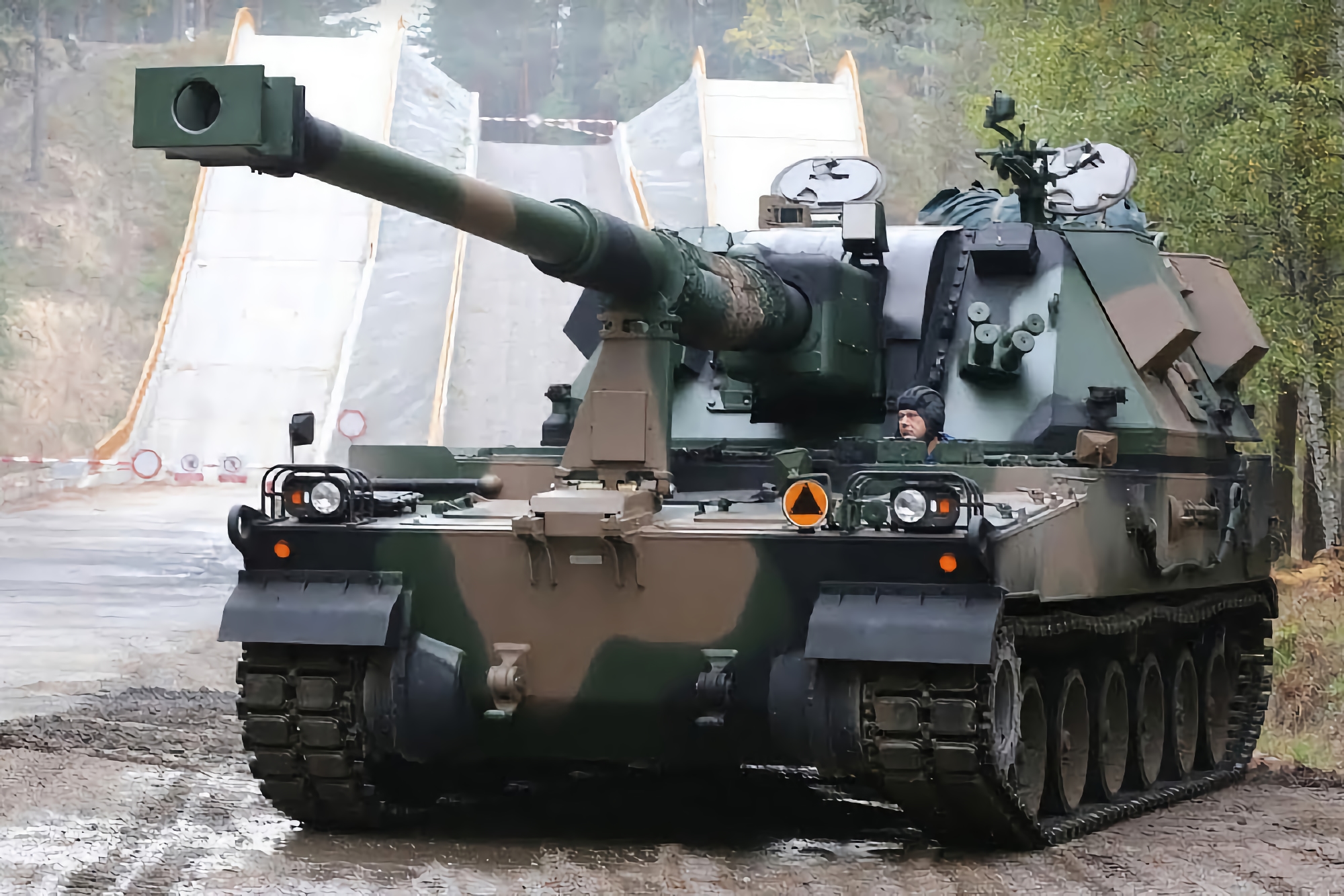 Combien d'unités d'artillerie automotrices polonaises AHS Krab l'Ukraine a-t-elle reçues ?
