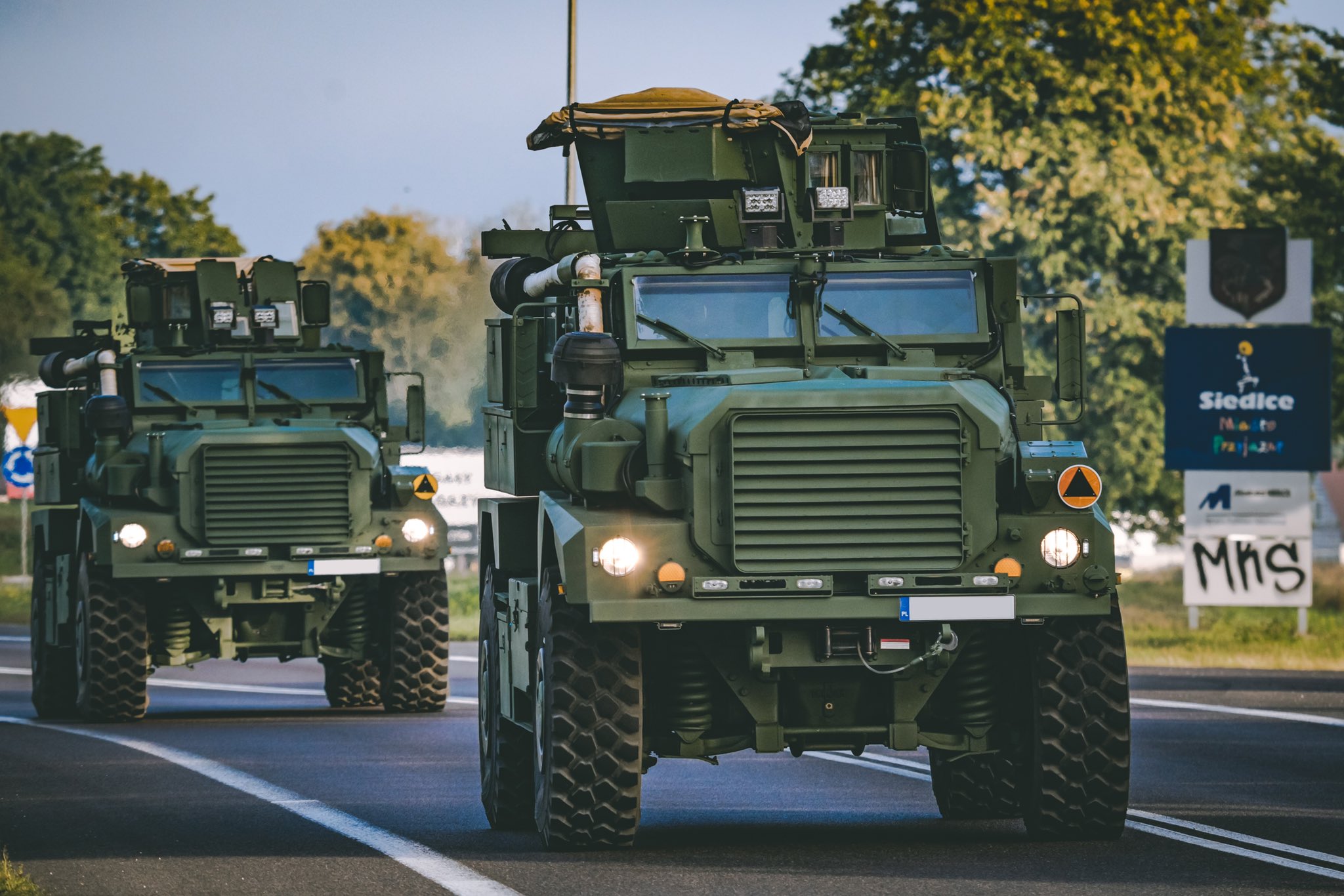 El ejército polaco recibió 26 vehículos blindados Cougar con protección antiminas