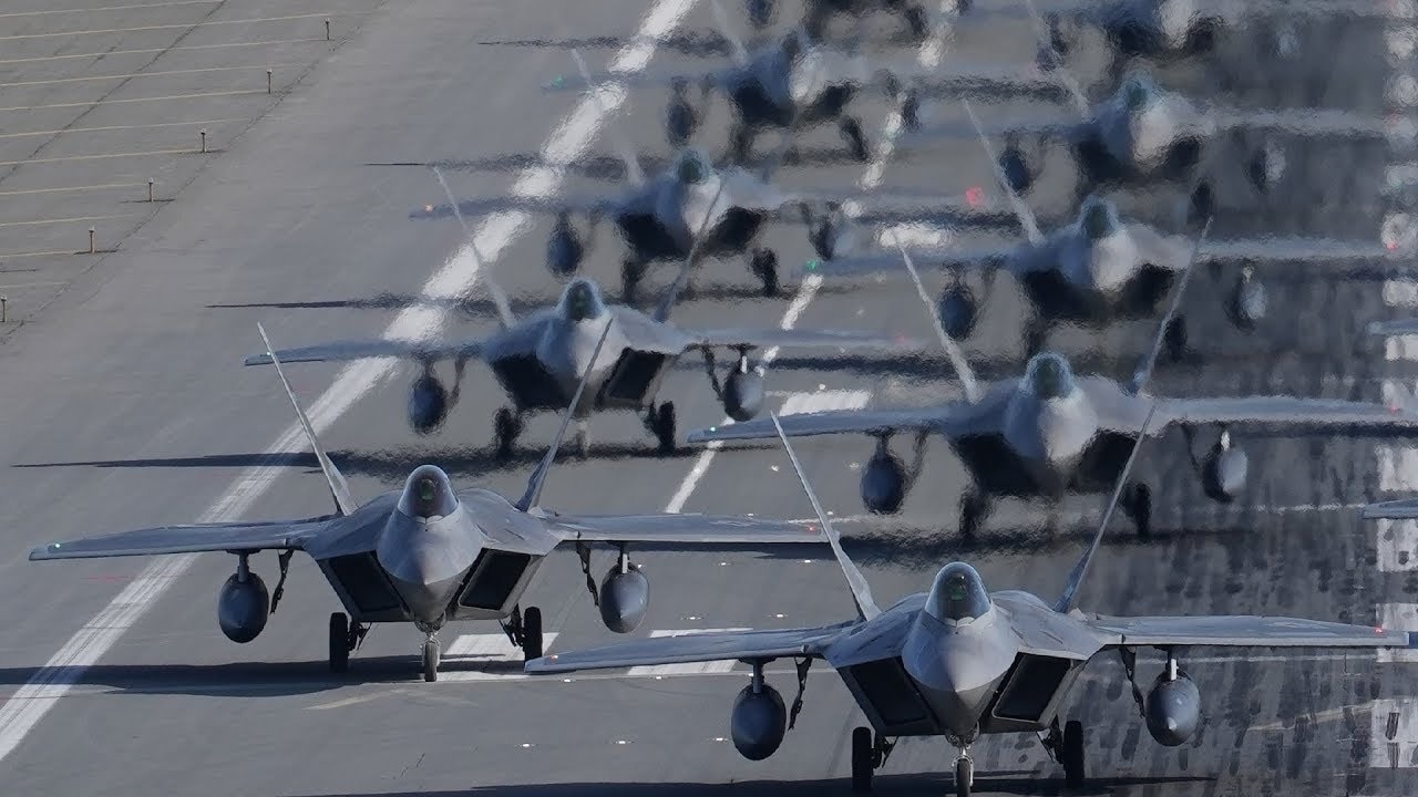 L'aeronautica militare statunitense sta sviluppando piani per la rottamazione di 32 caccia di quinta generazione F-22 Raptor Block 20
