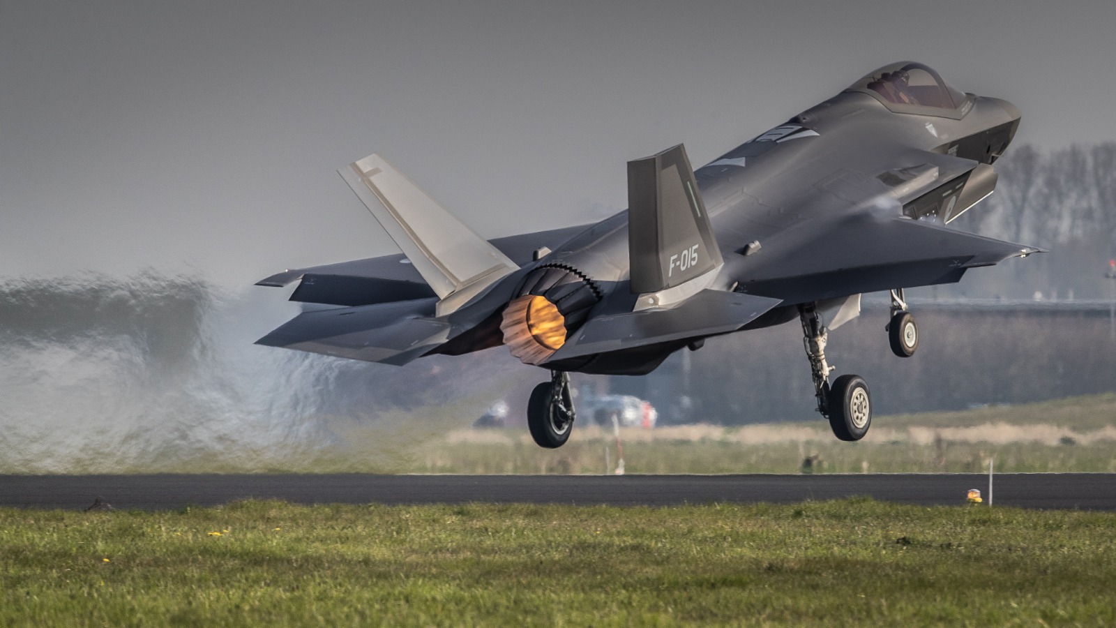 Switzerland signed a €6.035 billion contract to buy F-35A Lightning II 5th-generation fighters