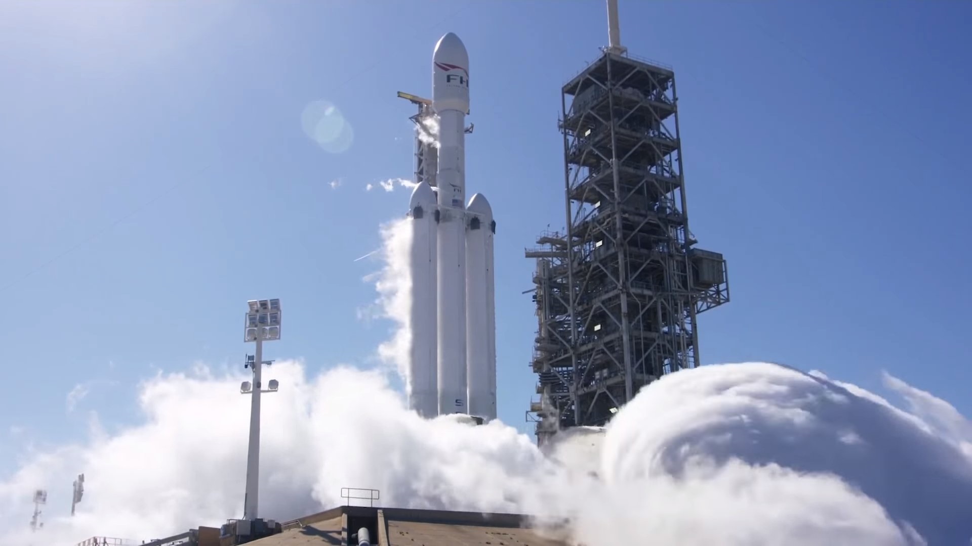 SpaceX successfully launched the Falcon Heavy missile, but when landing there were problems