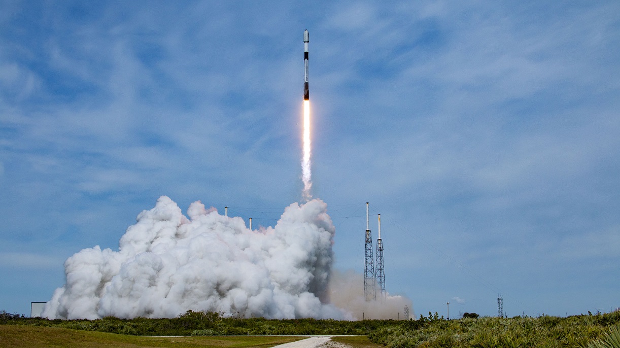 SpaceX lance un lot de satellites compacts Starlink de deuxième génération