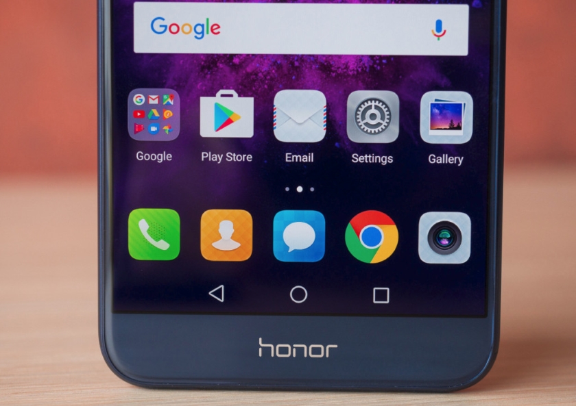 В сеть попали «живые» фотографии и спецификации смартфона Honor 10i