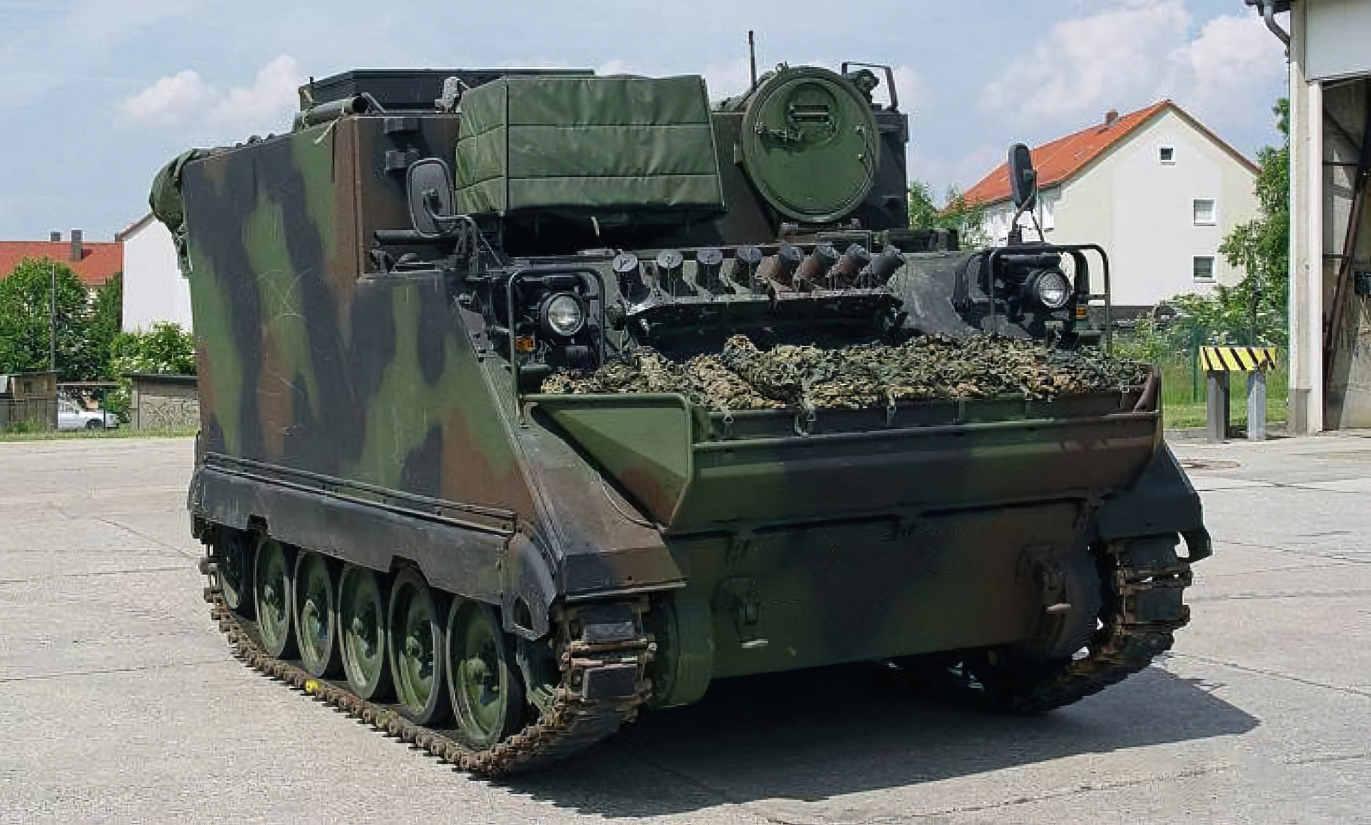 Die AFU erhielt eine neue Serie von M577 Führungs- und Stabsfahrzeugen auf der Grundlage von gepanzerten Mannschaftstransportwagen M113 aus Litauen.