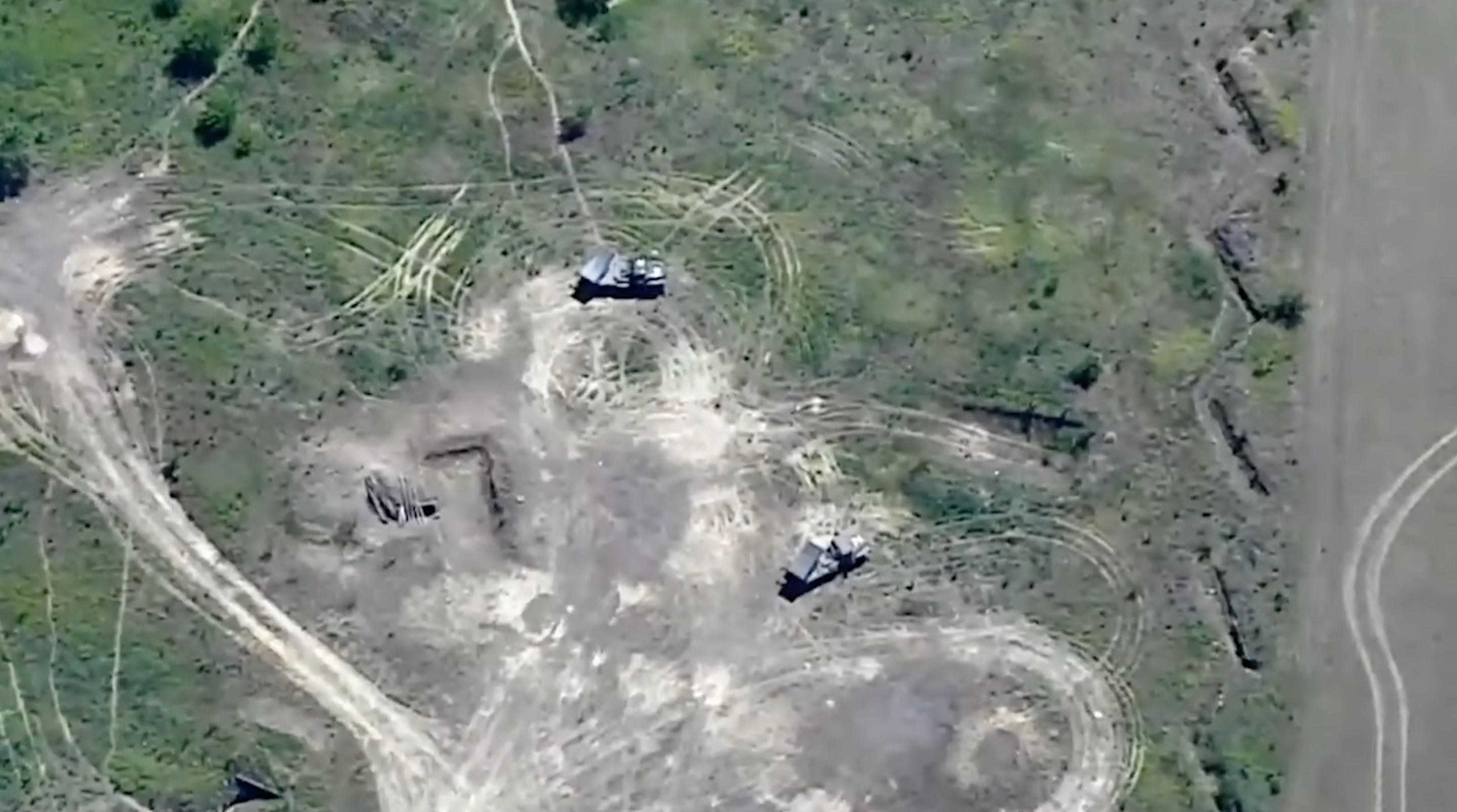 Le forze armate dell'Ucraina con l'aiuto degli obici M777 hanno bruciato tre "Grad" russi (video)