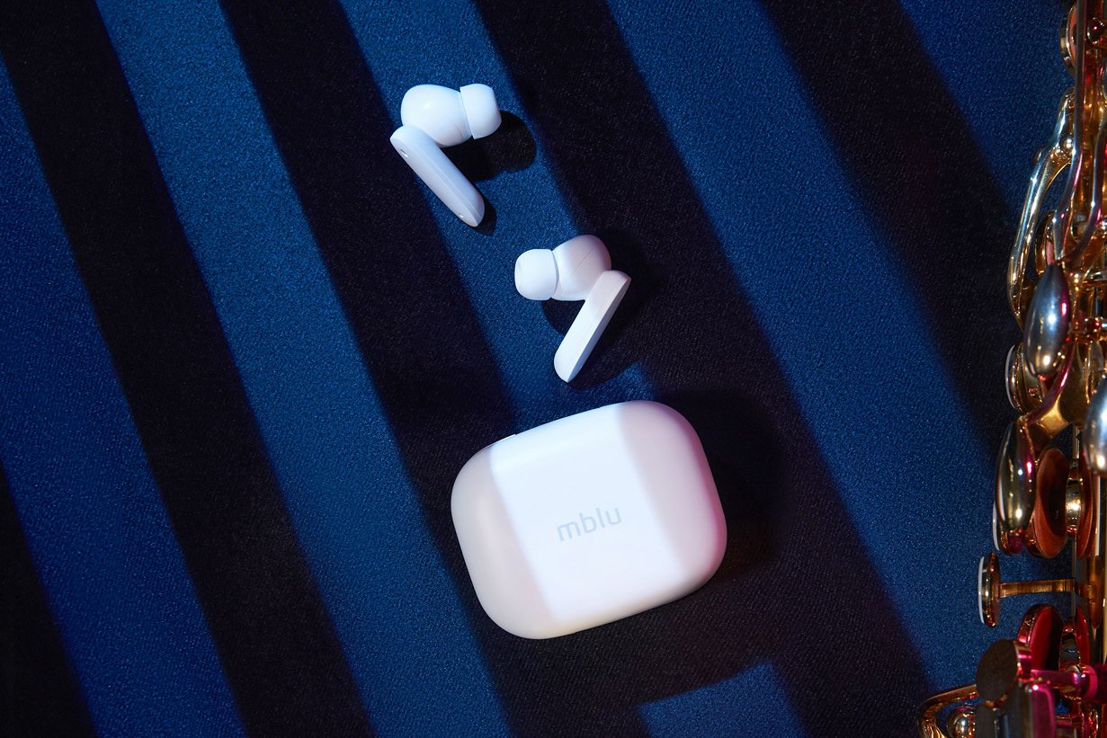 Meizu представила бездротові навушники mblu Blus з активним шумозаглушенням за $ 30