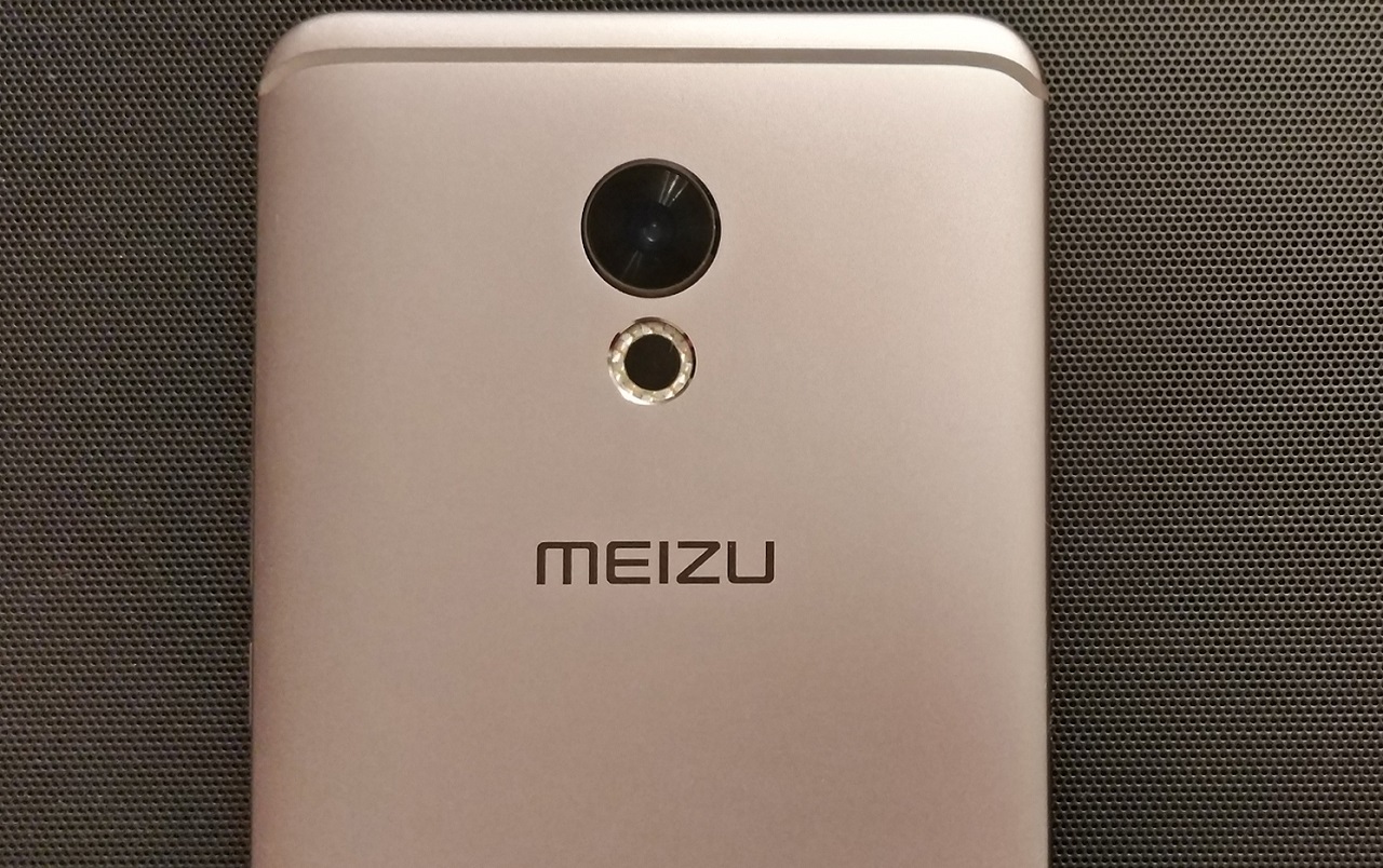 New photos of Meizu 15 Plus: like the iPhone X, but without a cutout