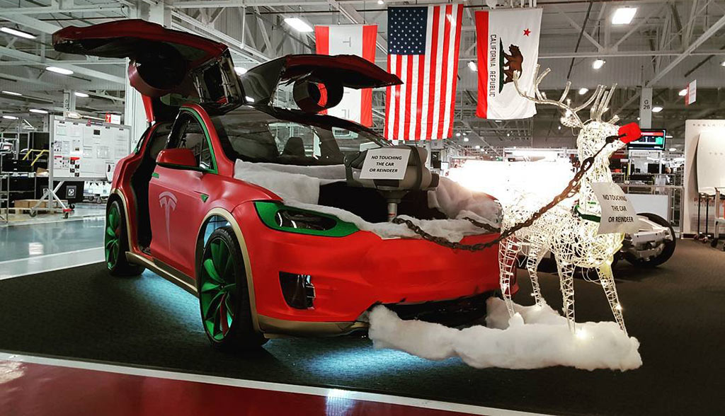 In cars Tesla the mode of Santa-Klausa was found out