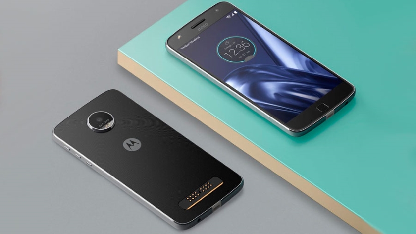 Moto Z3 Play with a dual camera and a glass case appeared on a new render
