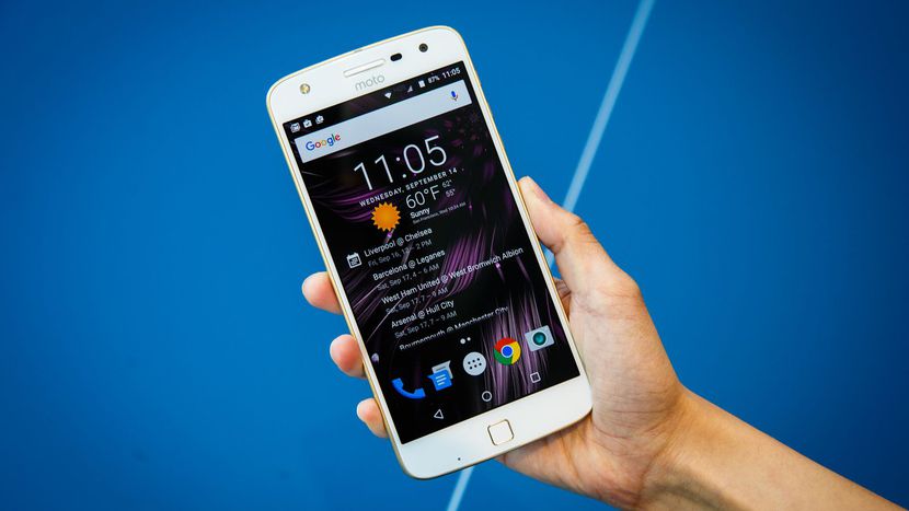 Moto Z Play начал получать обновление до Android 8.0 Oreo