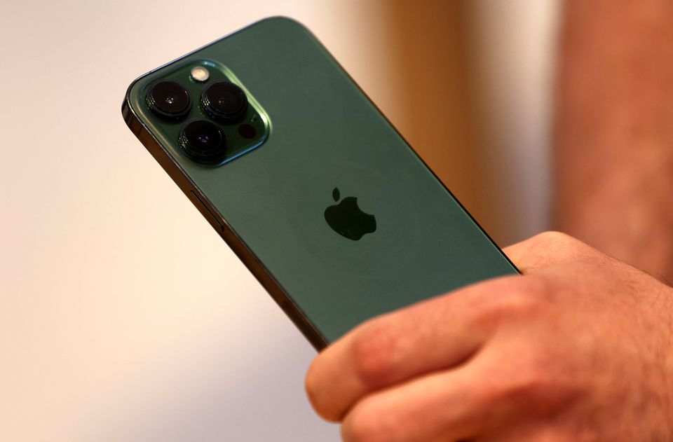 Brasil prohibió a Apple vender iPhones sin cargador en el kit