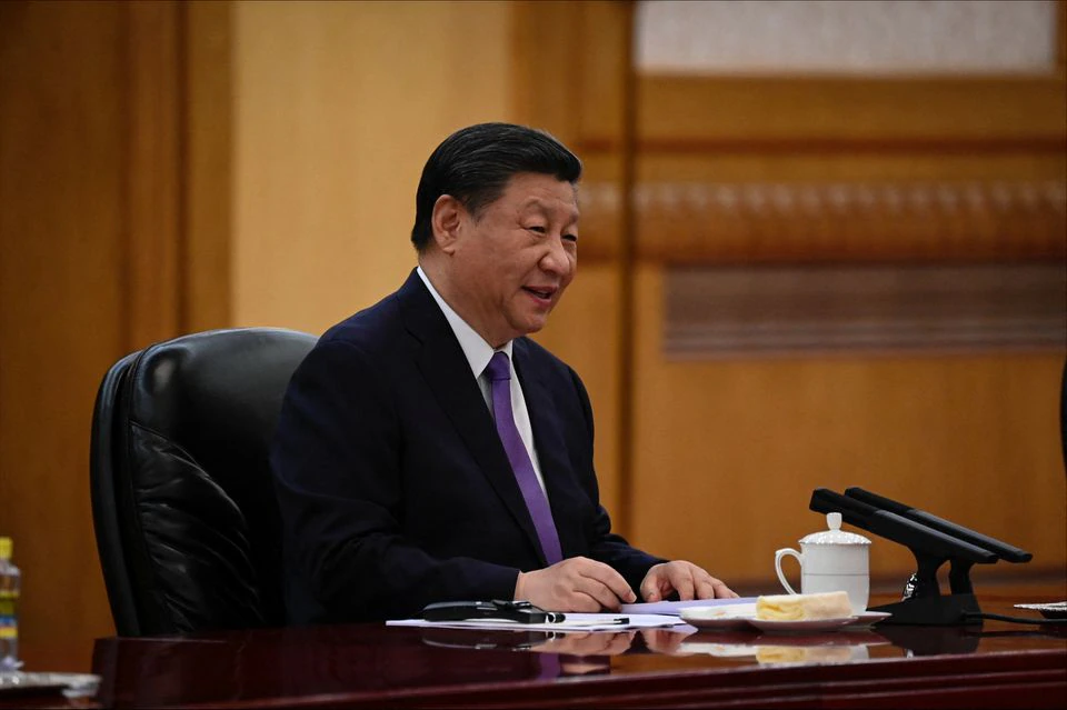 MEDIA: Xi Jinping dice a Bill Gates che accoglie con favore la tecnologia di intelligenza artificiale statunitense in Cina