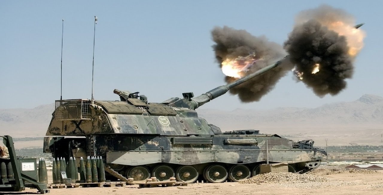 A German Panzerhaubitze 2000 howitzer destroyed a Russian 2A36 Hyacinth-B gun