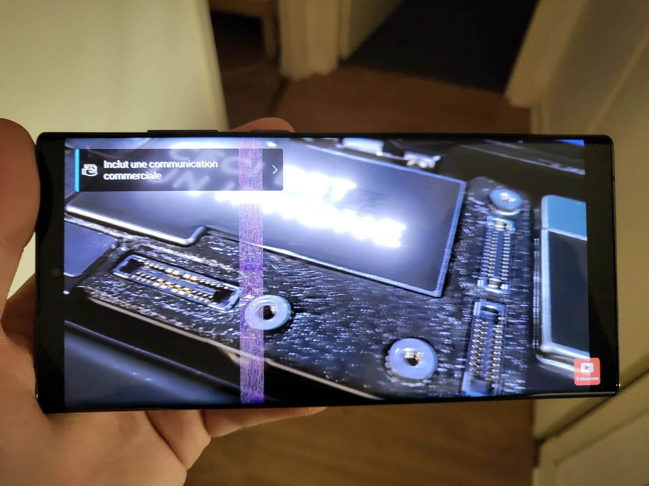 Le Samsung Galaxy S22 Ultra est déjà en difficulté: certains produits phares ont commencé à apparaître des rayures incompréhensibles sur l'écran
