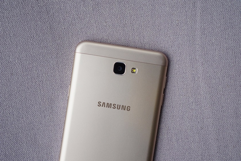 Samsung готовит к выпуску фаблет Galaxy J7 Max