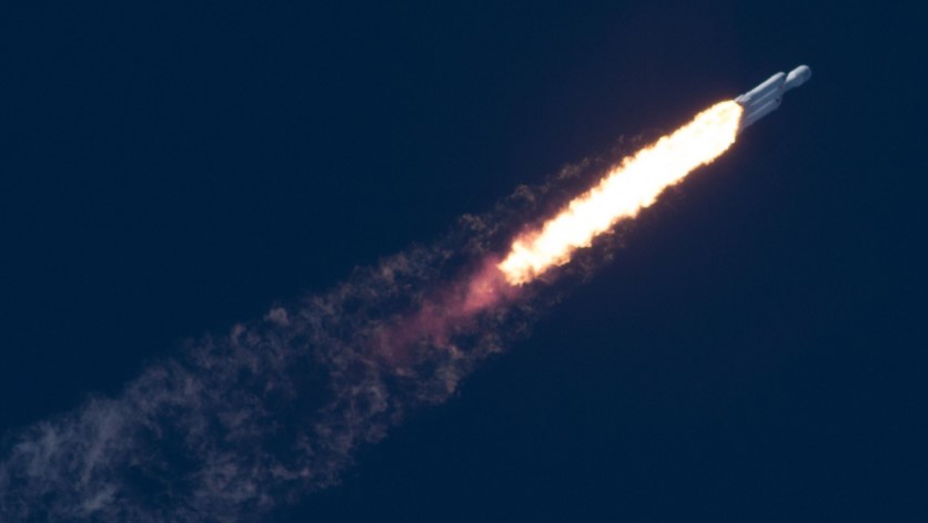 Маск анонсировал «интересное видео» крушения центрального ядра Falcon Heavy
