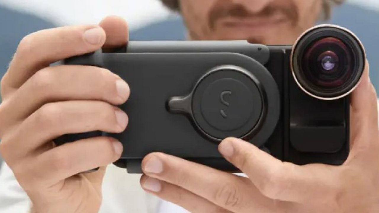 ShiftCam ProGrip: wireless charging case that turns your smartphone into a professional camera