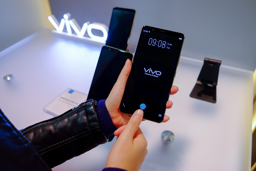 Vivo X20 Plus: the first smartphone with a built-in display scanner of fingerprints will be presented on January 24