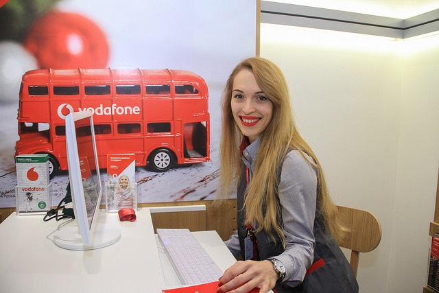 В Запорожье открылся первый фирменный магазин Vodafone