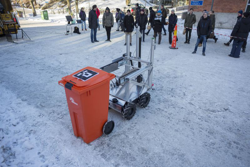 Рабочий прототип робота-мусорщика Volvo ROAR с дроном-помощником