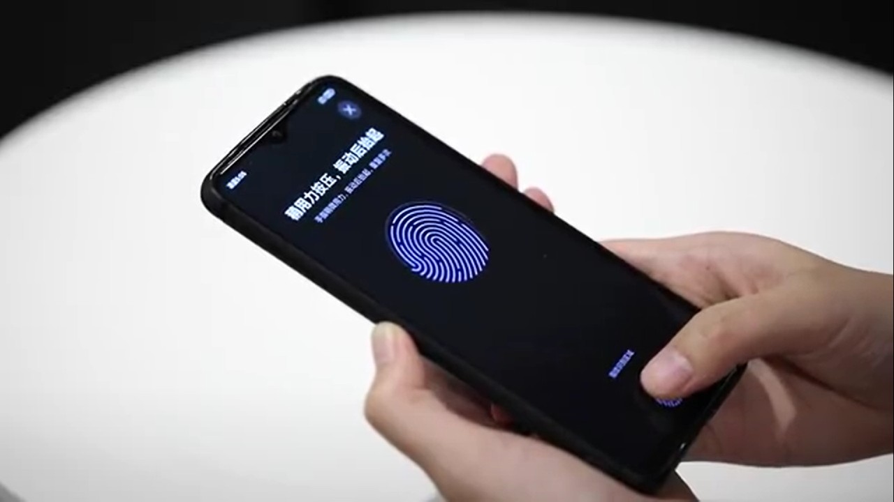 Xiaomi pokazało pracę skanera odcisków palców na ekranie smartfona z wyświetlaczem LCD