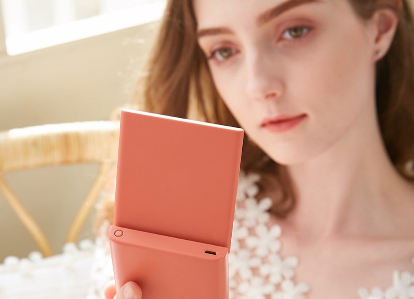 Xiaomi VH Makeup Mirror Mini: lusterko do makijażu ze światłem LED i baterią na 3000 mAh za 18 USD