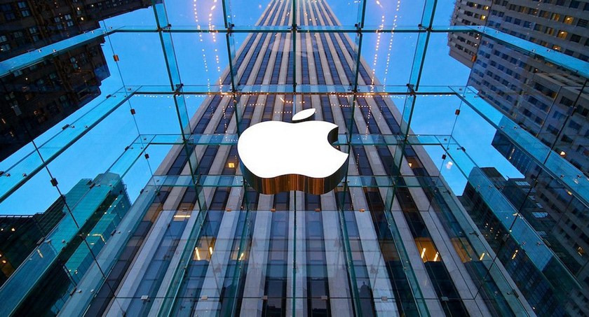 Годовая выручка Apple упала впервые за 15 лет