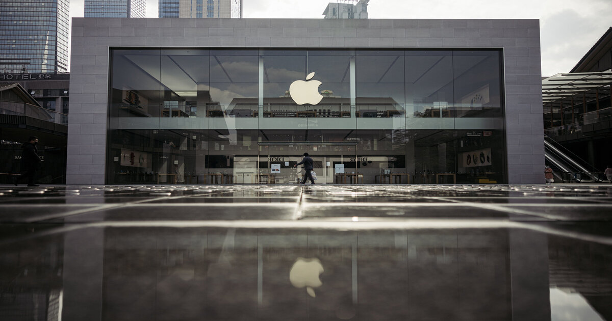 Tim Cook besøker Singapore i forbindelse med Apples ekspansjon i regionen 