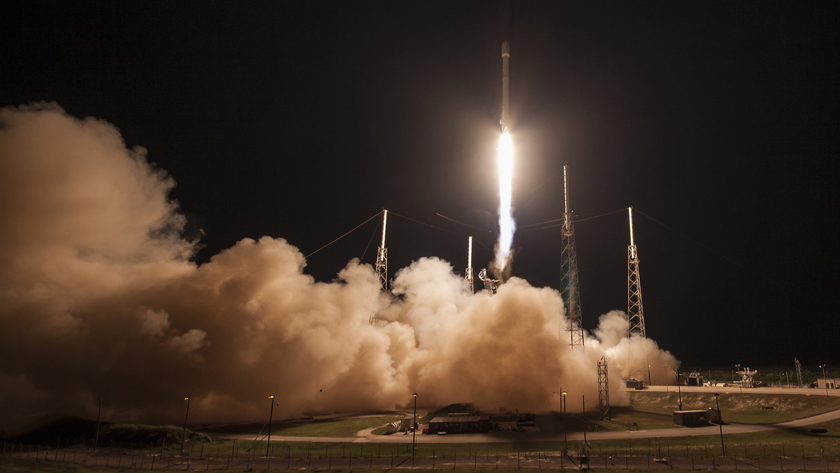SpaceX снова удалось посадить первую ступень Falcon 9 на плавучую платформу