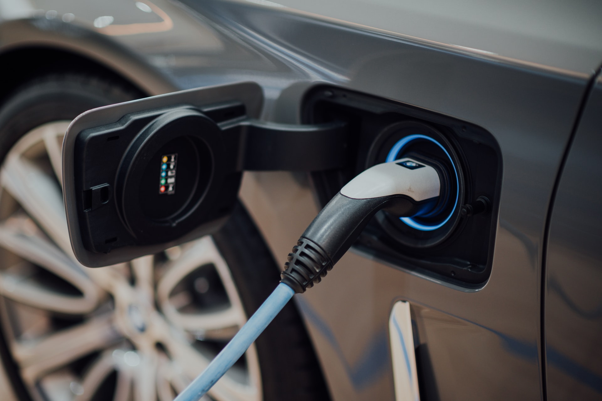 Water-cooled cable cuts electric car charging time by a factor of four