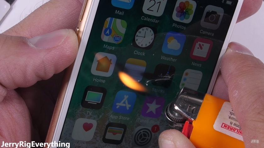 «Несгибаемый»: Apple iPhone 8 испытали на прочность