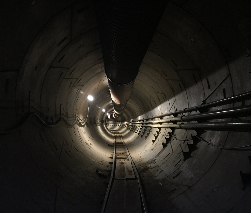 Илон Маск впервые показал тоннель под Лос-Анджелесом