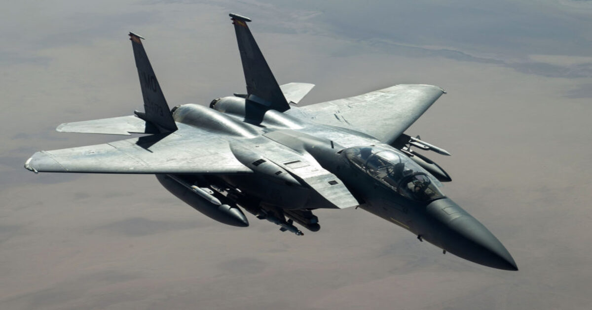 VS ontvangt nieuwste F-15E met elektronisch oorlogsvoeringsysteem