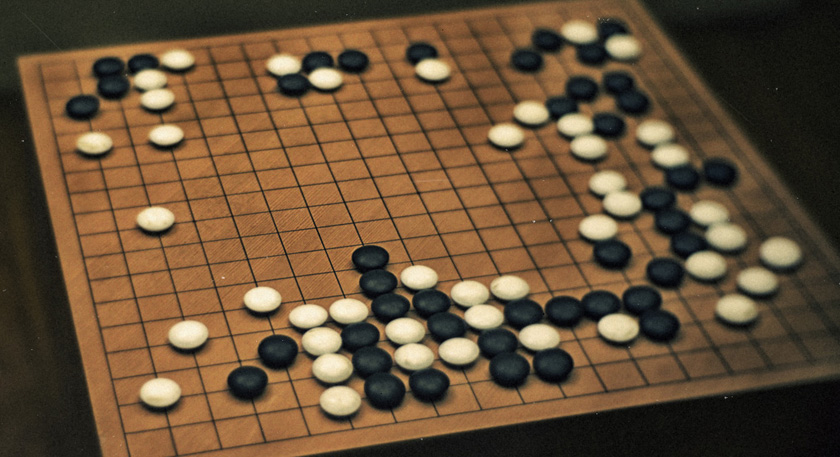 Искусственный интеллект AlphaGo выиграл у чемпиона мира первый матч в го