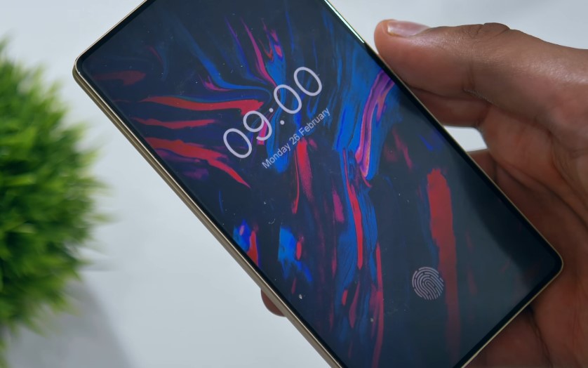 On the web, there appeared a video of the Doogee Mix 4 frameless slider without the iPhone X "visor"