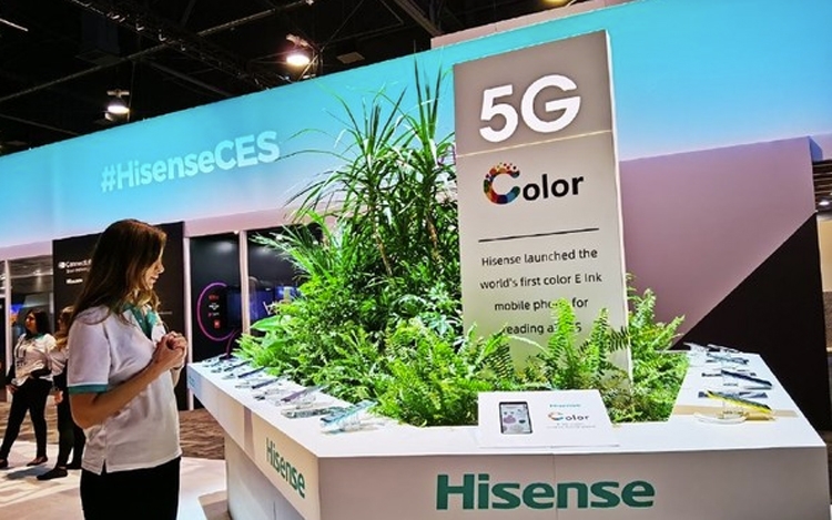 На CES 2020 презентували перший кольоровий смартфон з дисплеєм E Ink