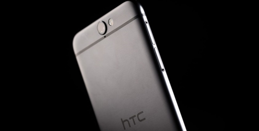 Выручка HTC в 2015 году сократилась на 35%