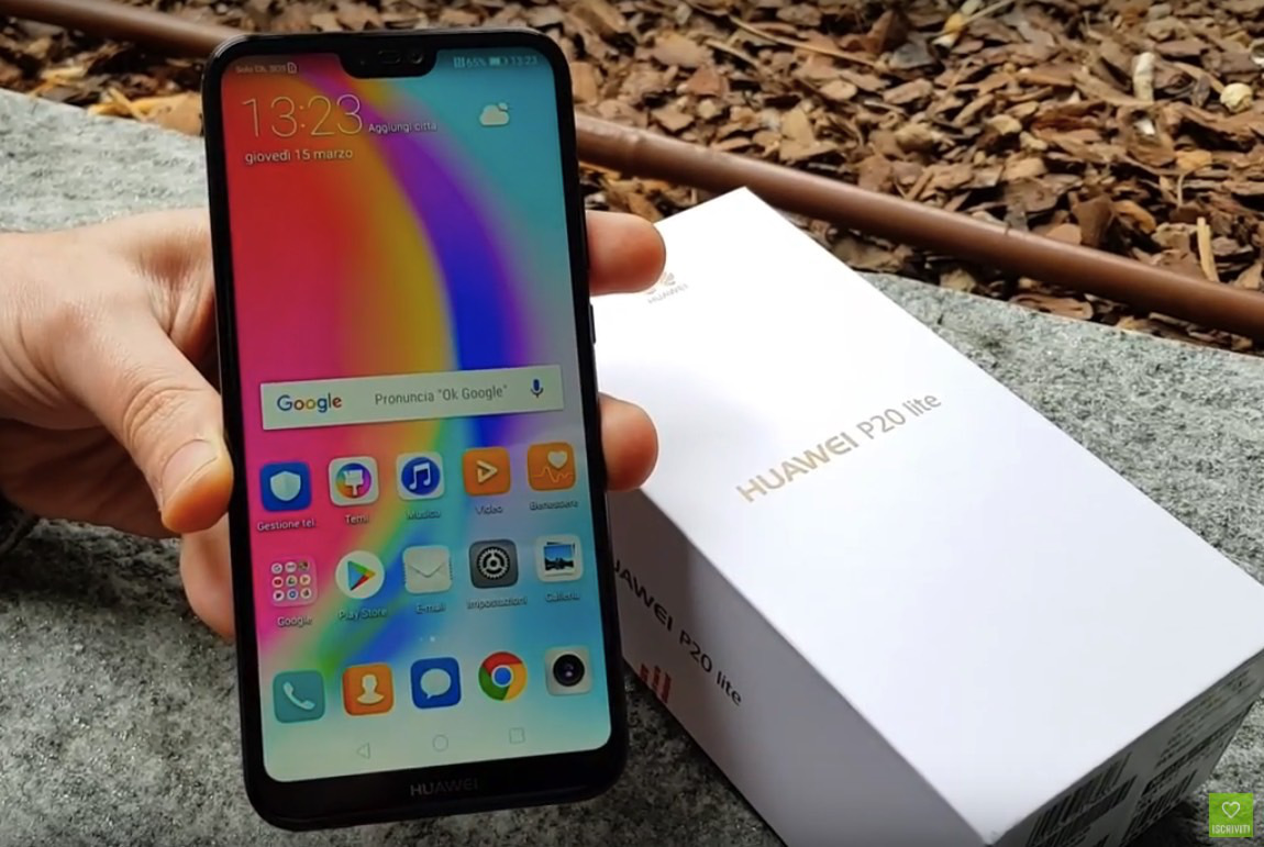 Italians have already received a new Huawei P20 Lite and showed it unpacking