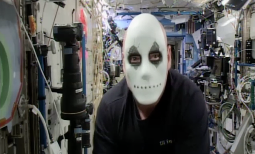 Как астронавты празднуют Хэллоуин на МКС