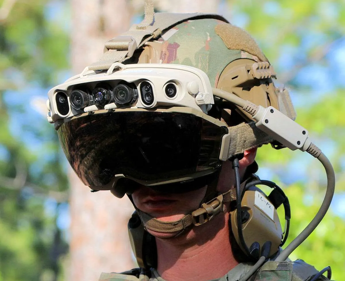 Microsoft will give the US Army a military version of HoloLens for intensive testing - Pentagon wants to spend more than $20bn to buy 121,000 mixed reality headsets