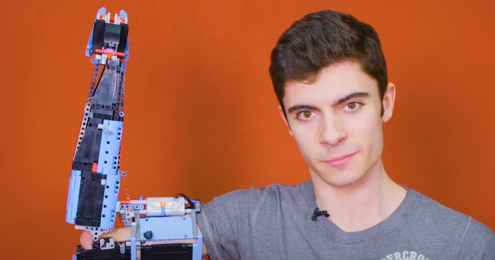 A schoolboy from Andorra made a prosthesis from LEGO