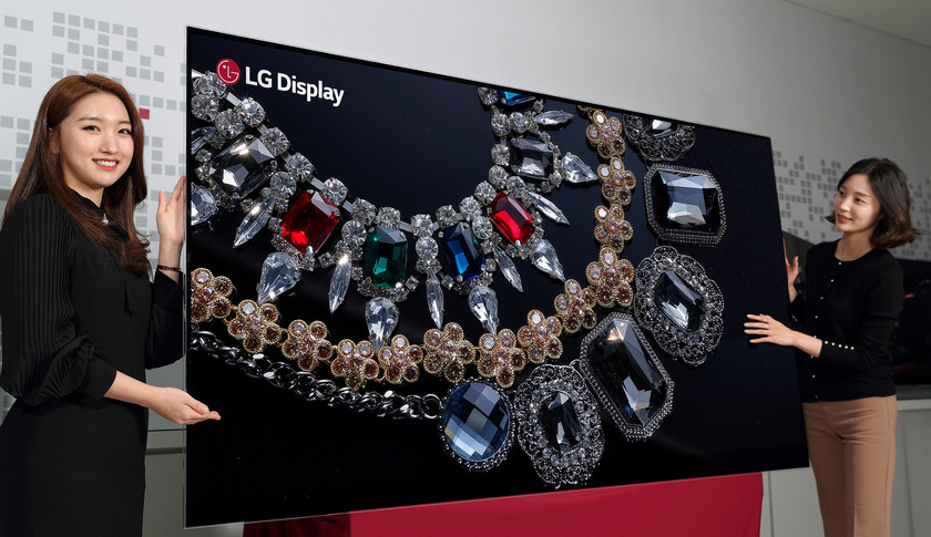 LG showed the world's first 8K OLED display