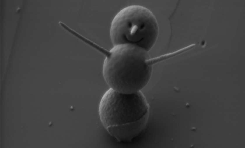 Три микрона радости: самый маленький снеговик в мире