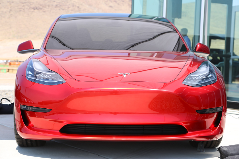 Tesla показала "живую" Model 3 