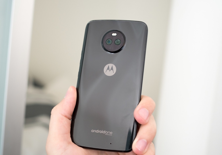 Moto X4 Android One began to receive Android 8.1 Oreo